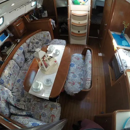 Yacht 3*