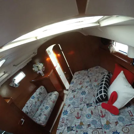Yacht 3*