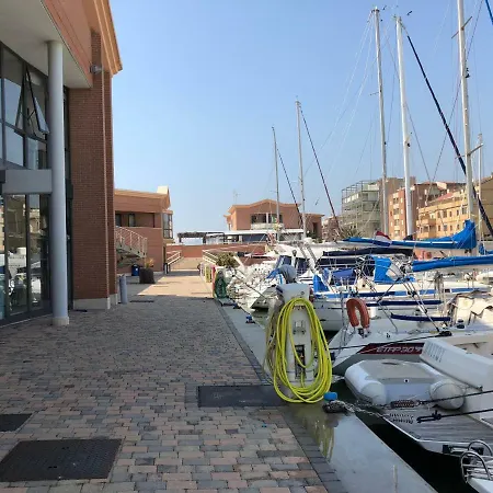 Yacht 3*