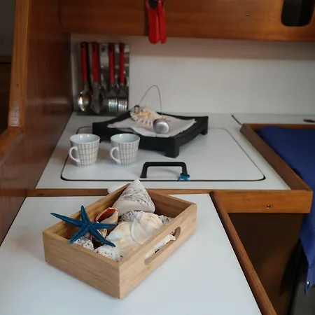 Yacht Botel 3*