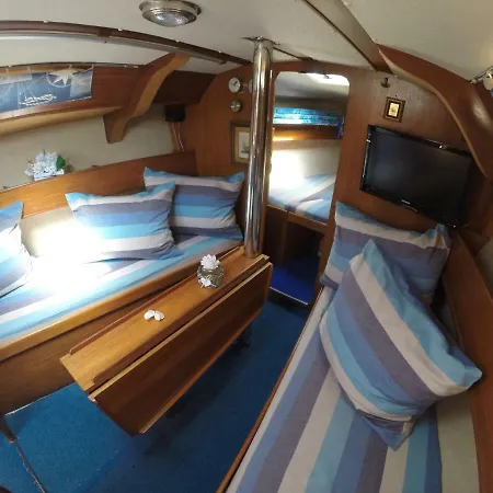 Botel Yacht