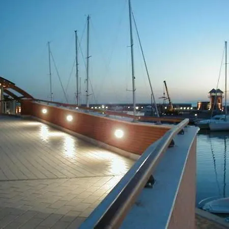 Yacht 3*