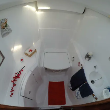 Botel Yacht 3*