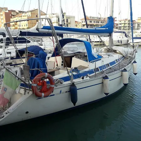 Botel Yacht 3*