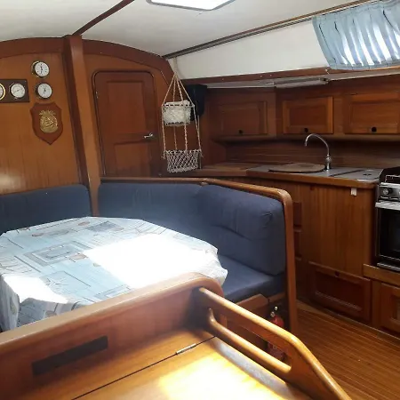 Yacht 3*