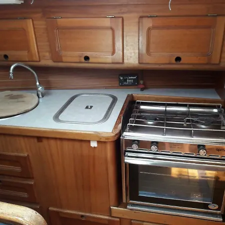 Botel Yacht 3*