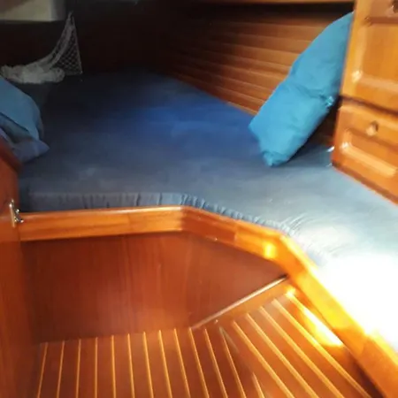 Botel Yacht 3*
