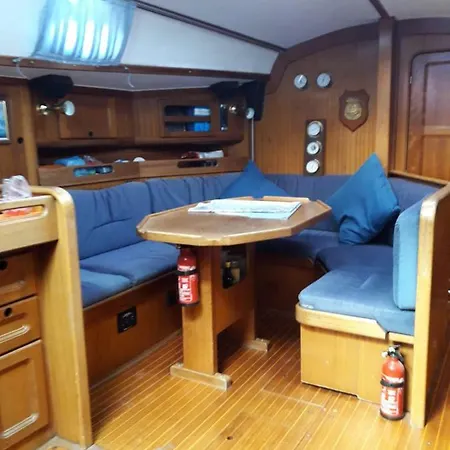 Botel Yacht 3*