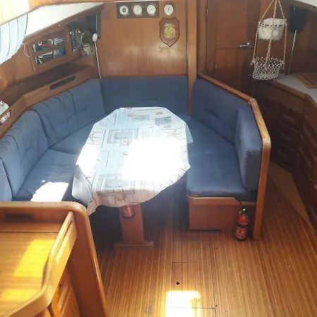 Botel Yacht 3*