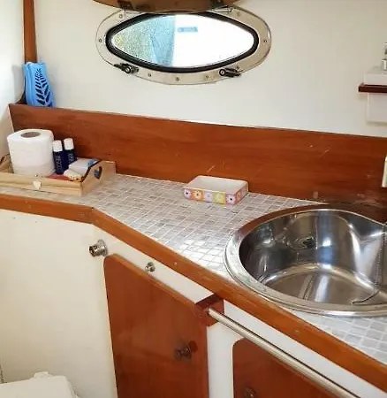 Yacht Botel 3*