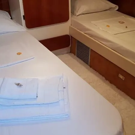 Yacht Botel 3*