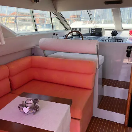 Yacht 3*